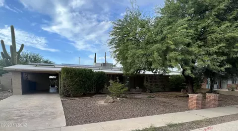 8255 E Koralee Pl, Tucson, AZ 85710