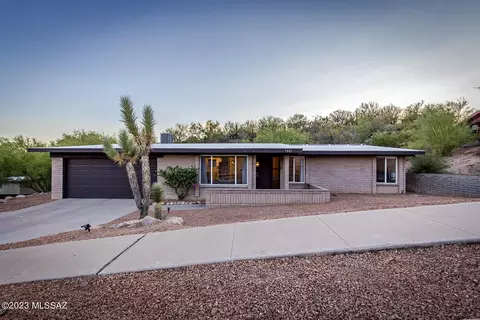7881 N Hopdown Ave, Tucson, AZ 85741