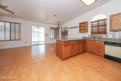 8901 E Apache Well Pl, Tucson, AZ 85730 photo 4