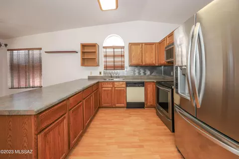 8901 E Apache Well Pl, Tucson, AZ 85730 photo 5