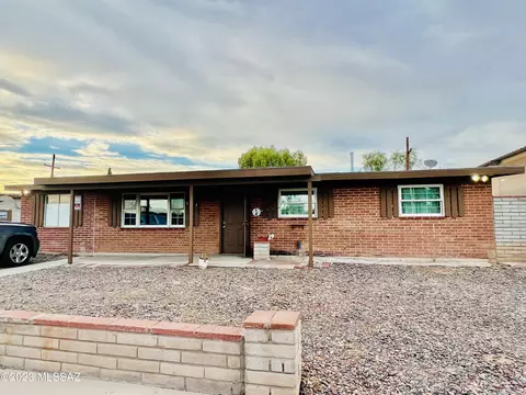 7957 E Nicaragua Dr, Tucson, AZ 85730