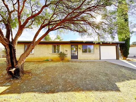 4958 E Raffaele Ave, Sierra Vista, AZ 85635