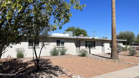 2220 S Calle Zamora, Tucson, AZ 85710