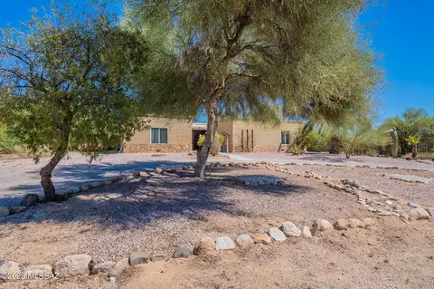 8422 N Yellowstone Ave, Tucson, AZ 85704