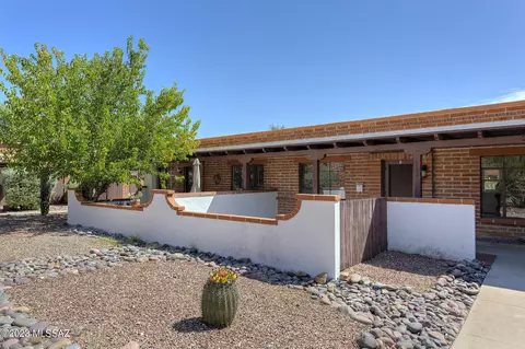 329 S Paseo Pena #B, Green Valley, AZ 85614