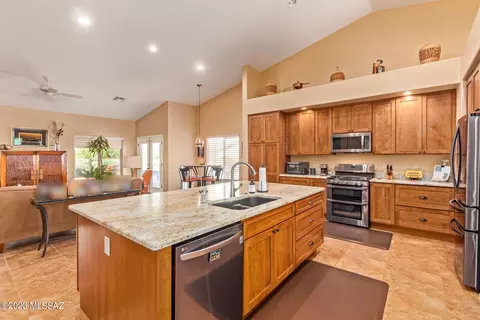 10657 E Barclay Park Loop, Tucson, AZ 85748 photo 10