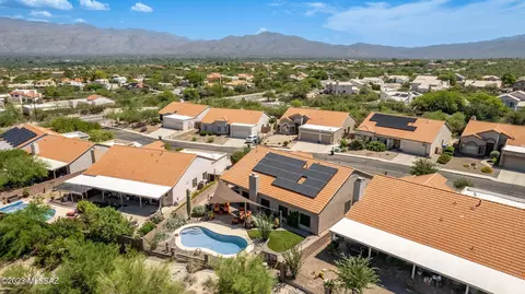 10657 E Barclay Park Loop, Tucson, AZ 85748 photo 2