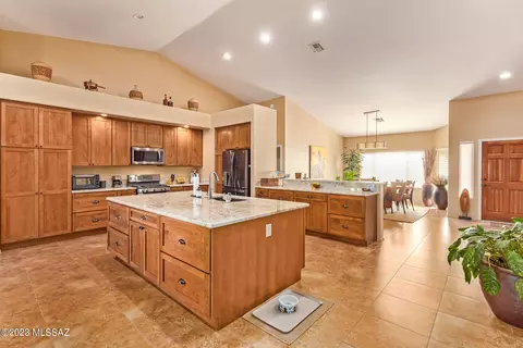 10657 E Barclay Park Loop, Tucson, AZ 85748 photo 6