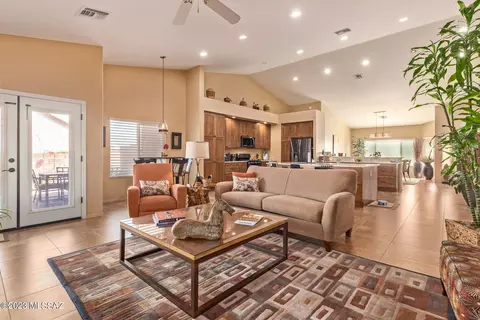 10657 E Barclay Park Loop, Tucson, AZ 85748 photo 7