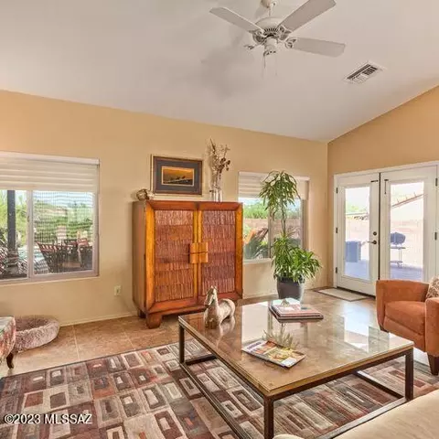 10657 E Barclay Park Loop, Tucson, AZ 85748 photo 9