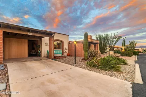 1400 W Camino Lucientes, Green Valley, AZ 85622