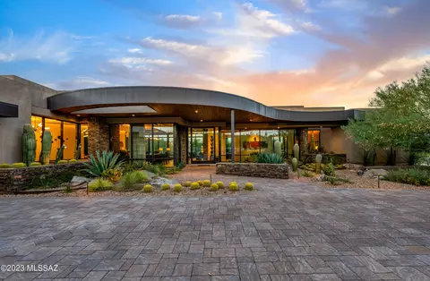 914 W Granite Gorge Dr, Oro Valley, AZ 85755