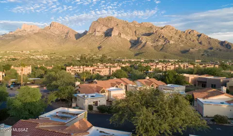 217 E Horizon Cir, Oro Valley, AZ 85737