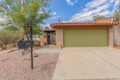 8401 N Via Tioga, Tucson, AZ 85704