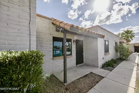 211 W Roger Rd #16, Tucson, AZ 85705