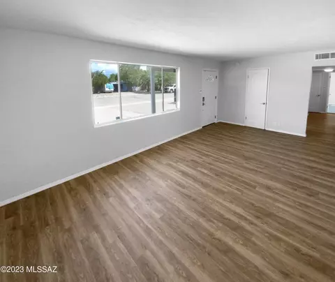 5366 E 19th St, Tucson, AZ 85711 photo 3