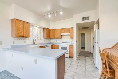 573 E Covered Wagon Dr, Tucson, AZ 85704 photo 7