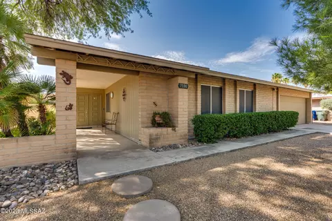 7590 E La Cienega Dr, Tucson, AZ 85715