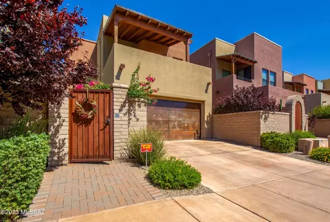 271 E Calderwood Rd, Tucson, AZ 85704