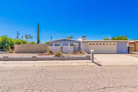 1902 S Regina Cleri Dr, Tucson, AZ 85710