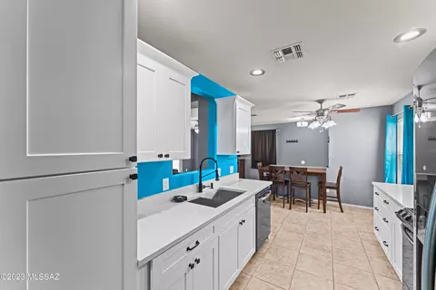 1656 W Jack Burnett Loop, Tucson, AZ 85746 photo 8