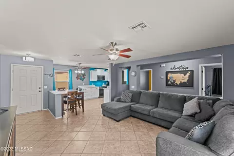 1656 W Jack Burnett Loop, Tucson, AZ 85746 photo 2