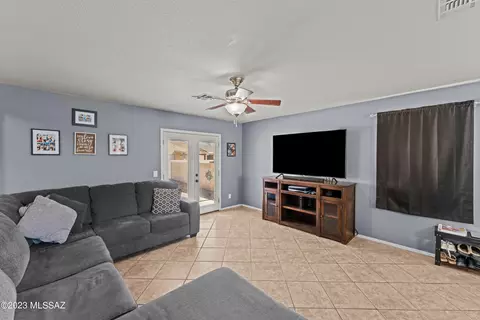 1656 W Jack Burnett Loop, Tucson, AZ 85746 photo 4