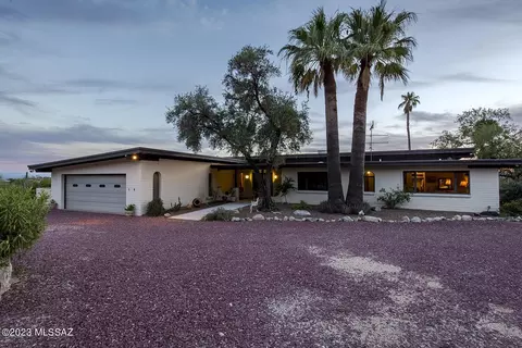 5454 E Gleneagles Dr, Tucson, AZ 85718