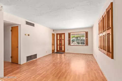5341 E Peach St, Tucson, AZ 85712