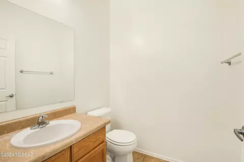 Bath - 7545 E Fair Meadows Loop, Tucson, AZ 85756 photo 1 of 4