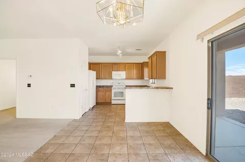 Kitchen - 7545 E Fair Meadows Loop, Tucson, AZ 85756 photo 2 of 4