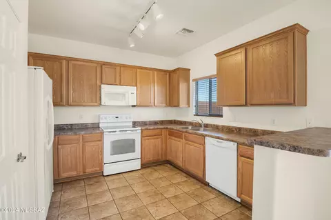 Kitchen - 7545 E Fair Meadows Loop, Tucson, AZ 85756 photo 1 of 4