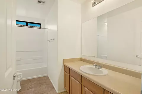 Bath - 7545 E Fair Meadows Loop, Tucson, AZ 85756 photo 2 of 4