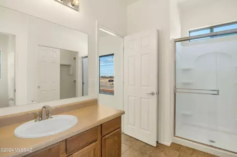 Bath - 7545 E Fair Meadows Loop, Tucson, AZ 85756 photo 3 of 4