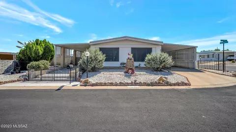 283 W Cumaro Dr, Green Valley, AZ 85614