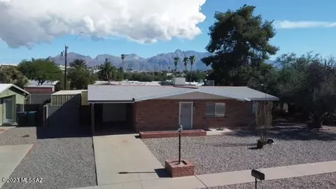 435 E Bromley St, Tucson, AZ 85704