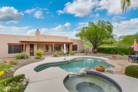11114 N Poinsettia Dr, Oro Valley, AZ 85737