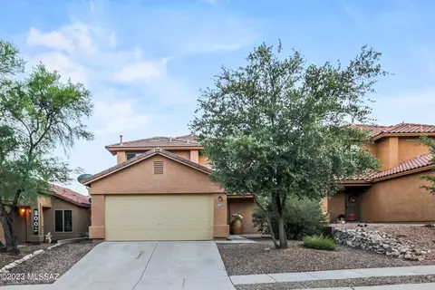677 W Amber Sun Dr, Green Valley, AZ 85614