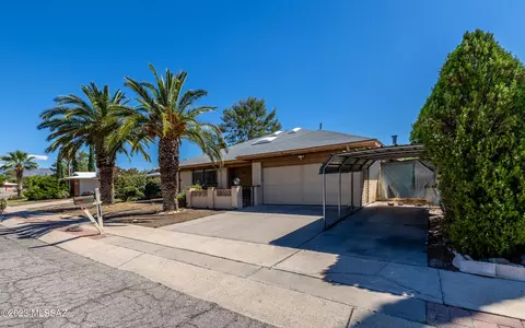 9116 E Palm Tree Dr, Tucson, AZ 85710 photo 2