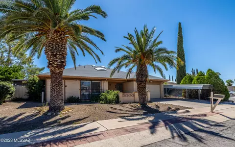 9116 E Palm Tree Dr, Tucson, AZ 85710 photo 3