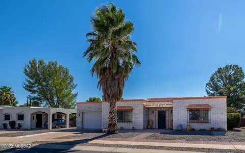 1451 S San Luis, Green Valley, AZ 85614