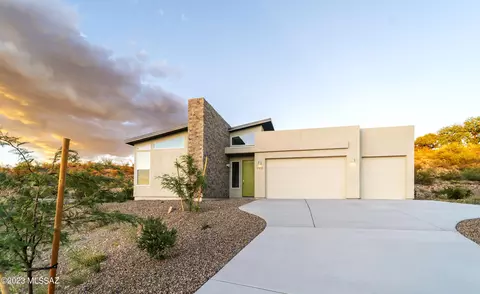 9905 S Rolling Water Dr, Vail, AZ 85641
