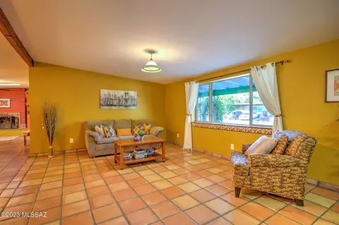 410 E Burrows Pl, Tucson, AZ 85704 photo 4
