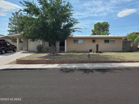 208 E 5th Pl, San Manuel, AZ 85631