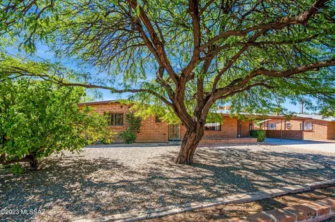 5820 E 9th St, Tucson, AZ 85711 photo 2
