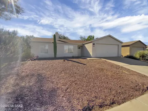 8737 N Golden Moon Way, Tucson, AZ 85743