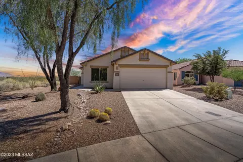8211 W Opal Moon Ct, Tucson, AZ 85743