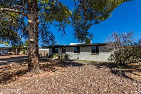 7841 E Silver Beech Dr, Tucson, AZ 85730 photo 2
