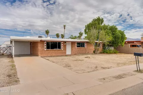 1116 W Edgewater Dr, Tucson, AZ 85704