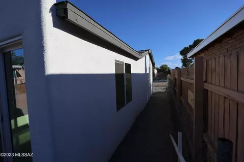 725 E 37th St, Tucson, AZ 85713 photo 3